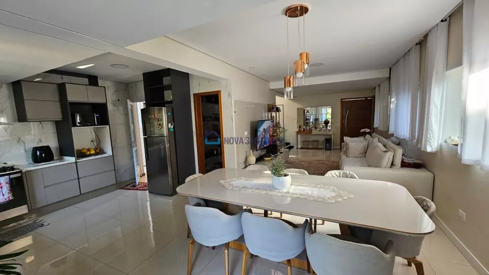 Casa à venda com 4 quartos, 330m² - Foto 4