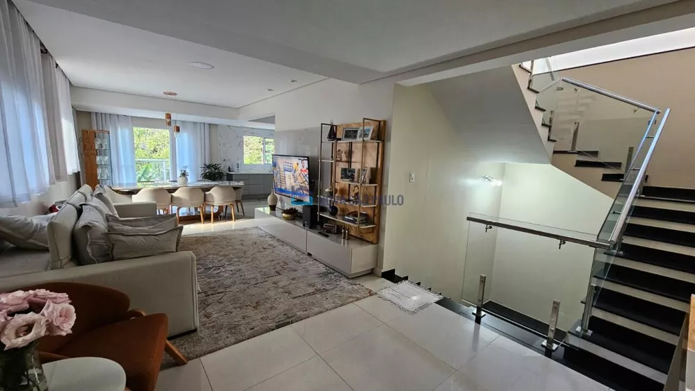 Casa à venda com 4 quartos, 330m² - Foto 2