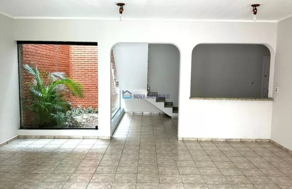 Casa à venda com 4 quartos, 450m² - Foto 2