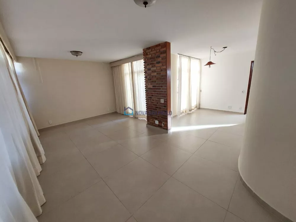 Casa à venda com 4 quartos, 184m² - Foto 1