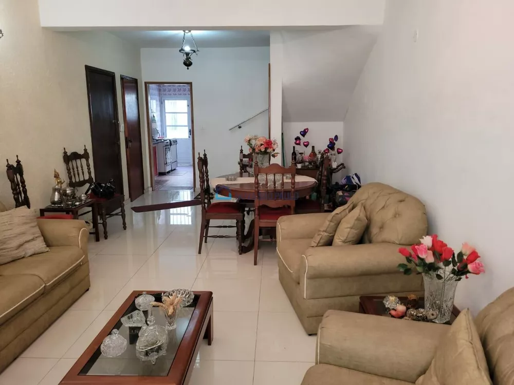 Casa à venda com 3 quartos, 190m² - Foto 1