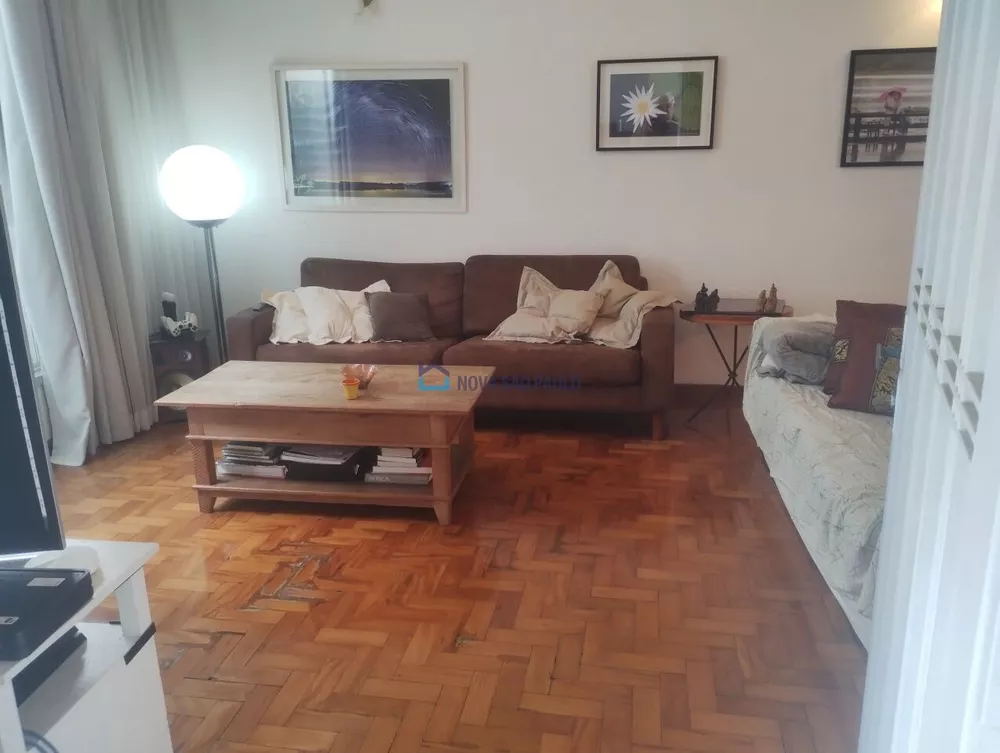 Casa de Vila à venda com 3 quartos, 218m² - Foto 1