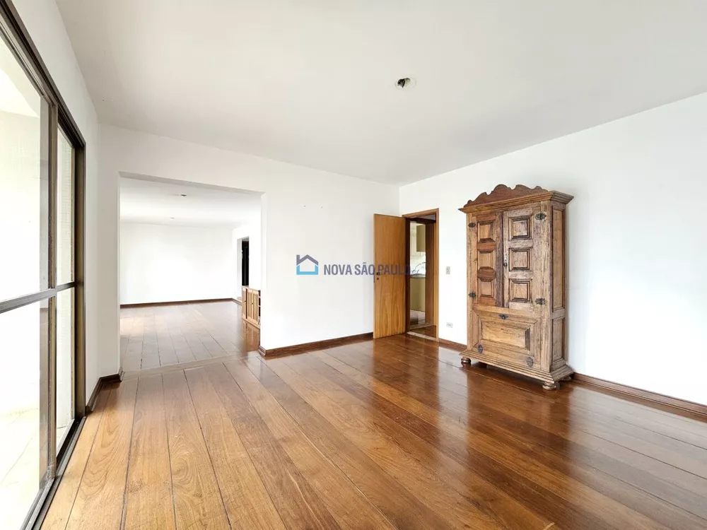 Apartamento à venda com 4 quartos, 220m² - Foto 2