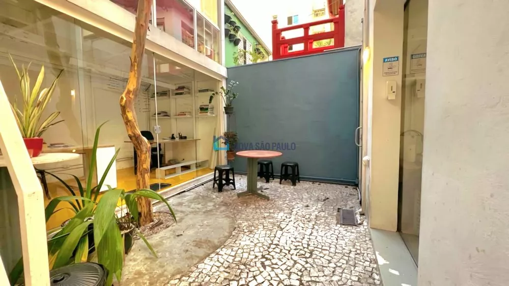 Casa Comercial à venda com 3 quartos, 143m² - Foto 2