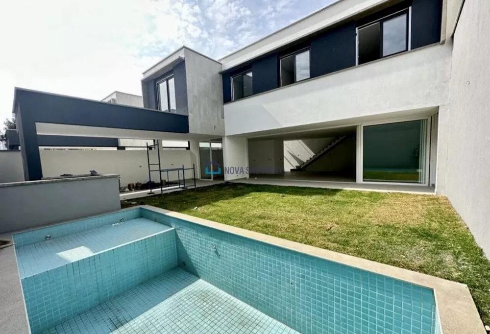 Casa de Condomínio à venda com 4 quartos, 450m² - Foto 1