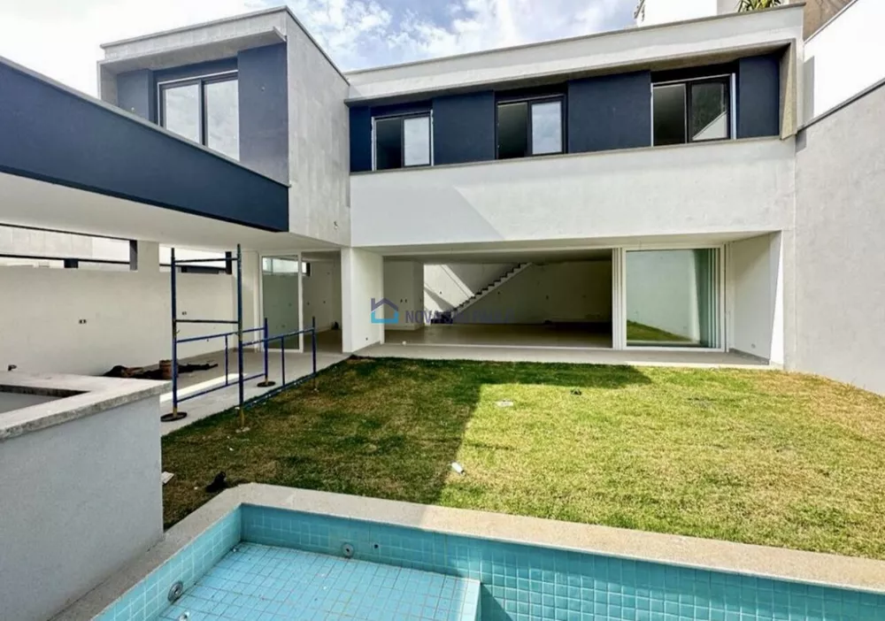 Casa de Condomínio à venda com 4 quartos, 450m² - Foto 2