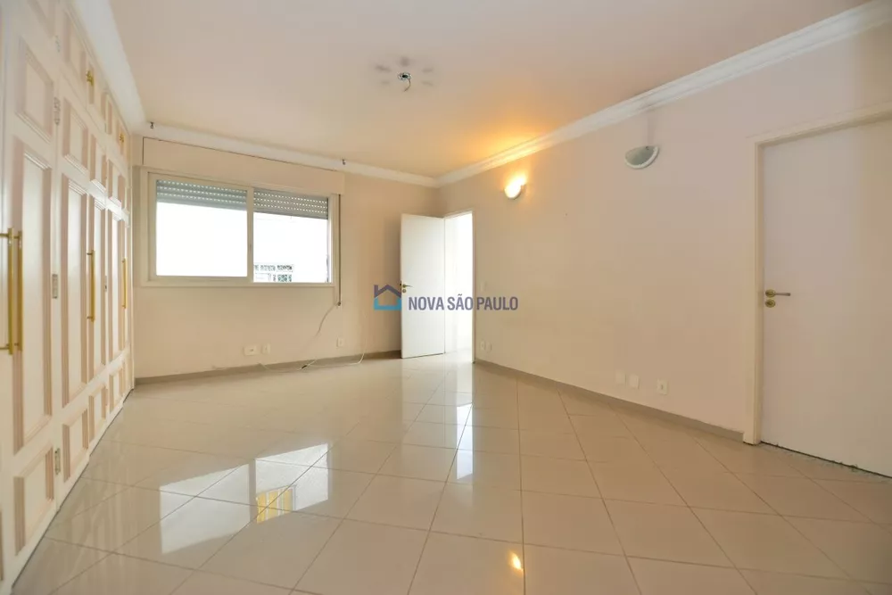 Apartamento à venda com 3 quartos, 225m² - Foto 1