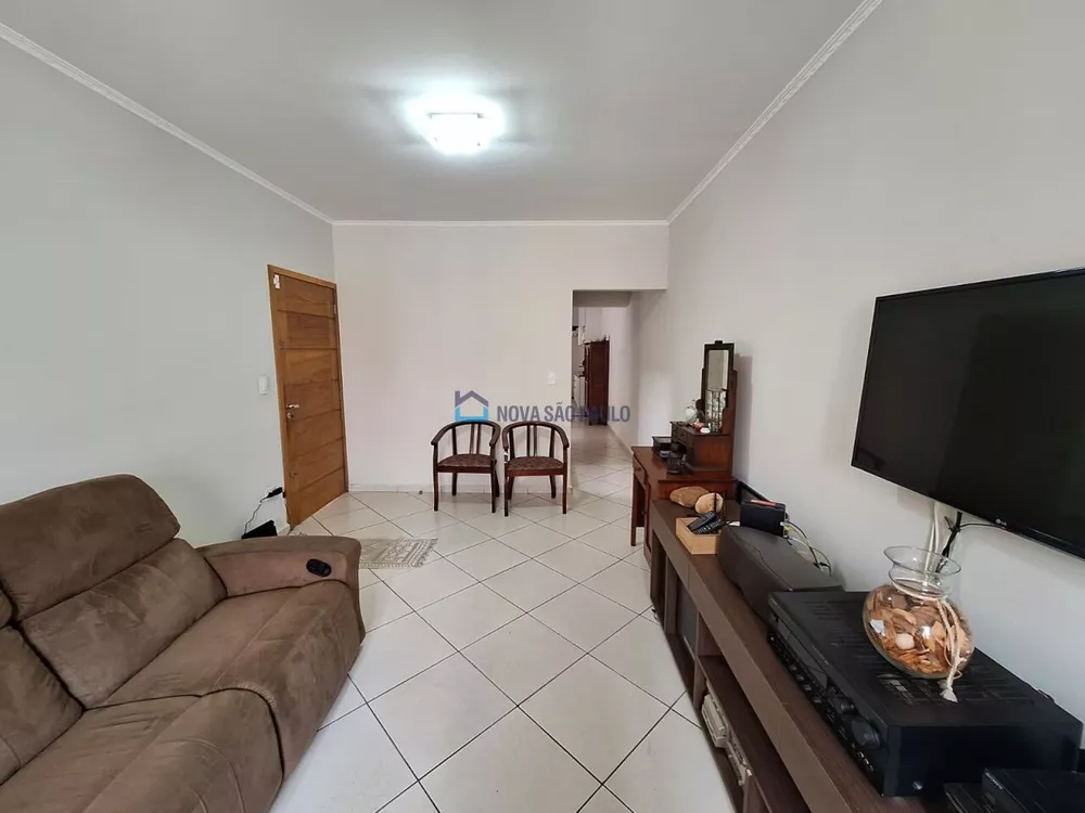 Casa à venda com 3 quartos, 185m² - Foto 1