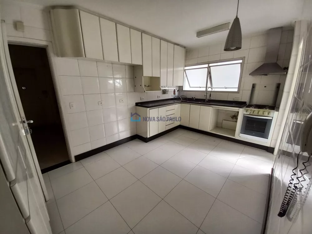 Apartamento à venda com 4 quartos, 140m² - Foto 1