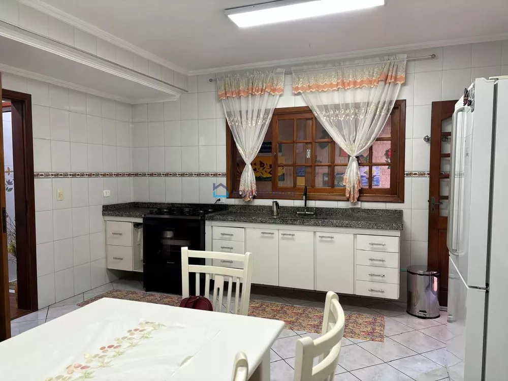 Casa à venda com 3 quartos, 152m² - Foto 8