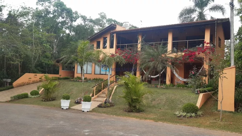 Casa de Condomínio à venda com 4 quartos, 350m² - Foto 1