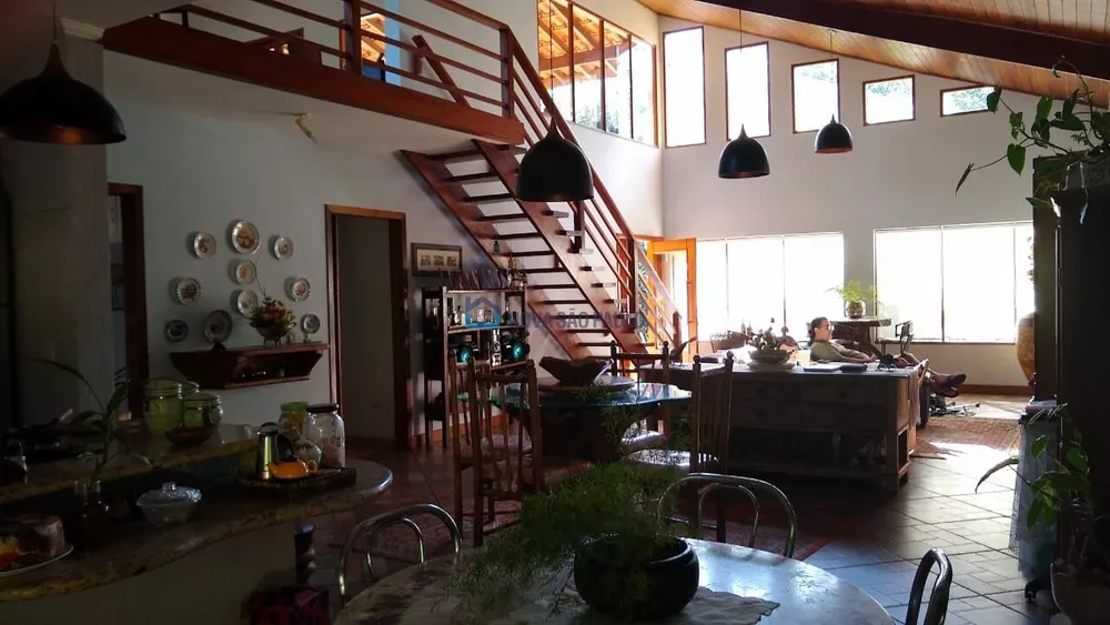 Casa de Condomínio à venda com 4 quartos, 350m² - Foto 3