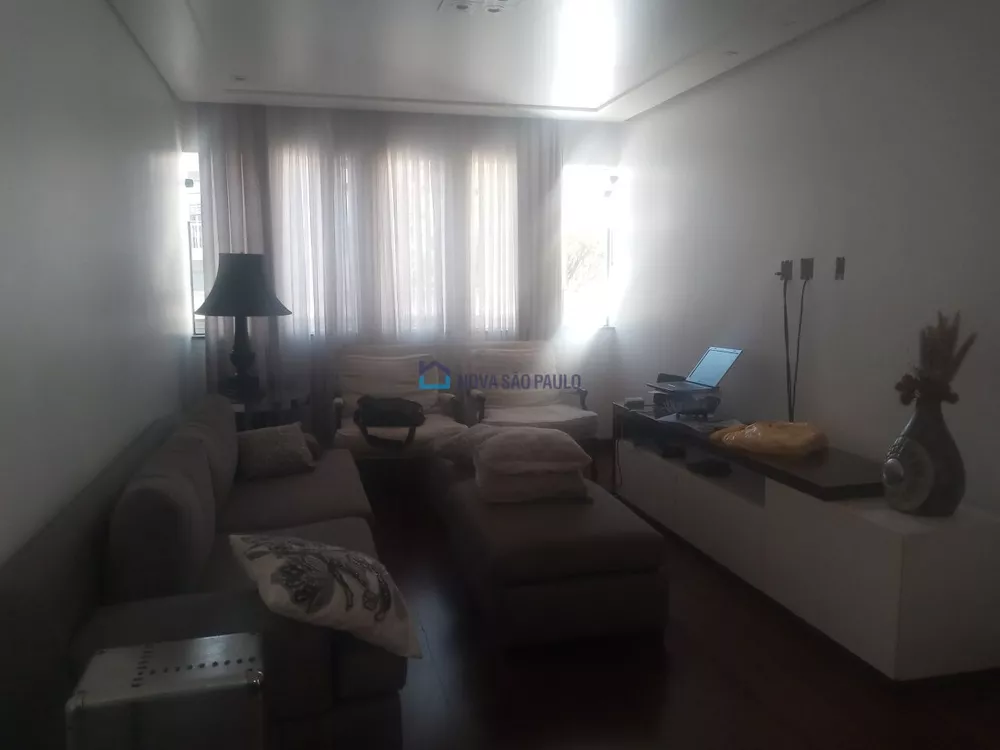 Casa à venda com 3 quartos, 217m² - Foto 1