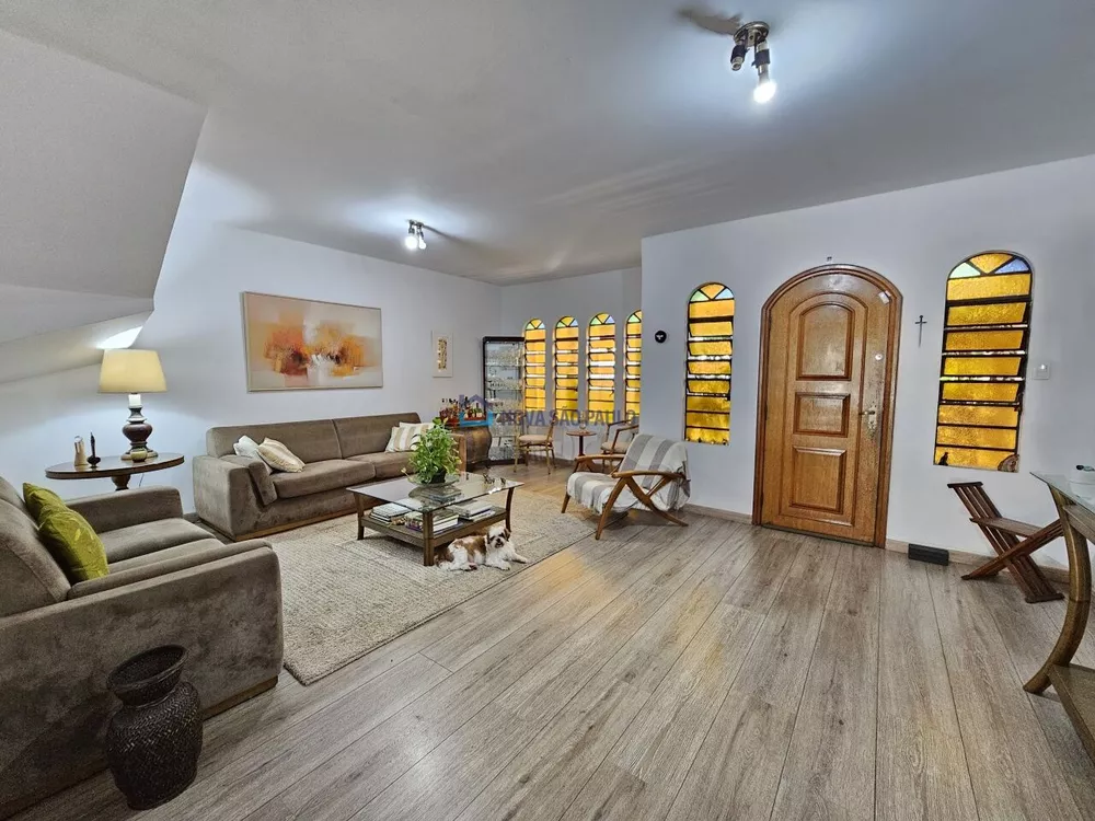 Casa à venda com 3 quartos, 206m² - Foto 1