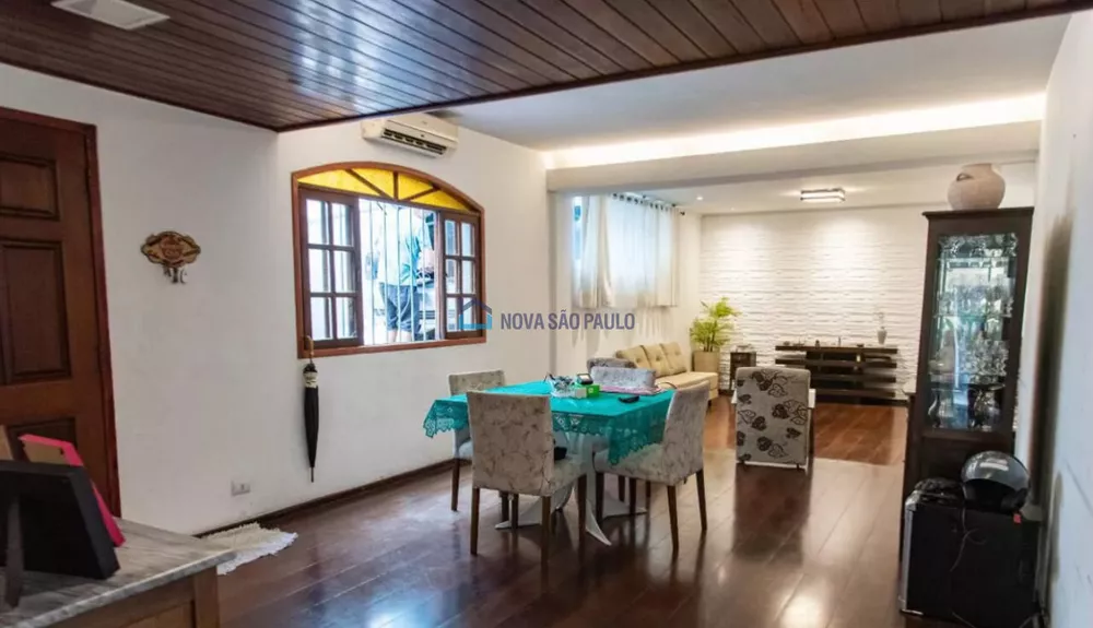 Casa à venda com 3 quartos, 133m² - Foto 1