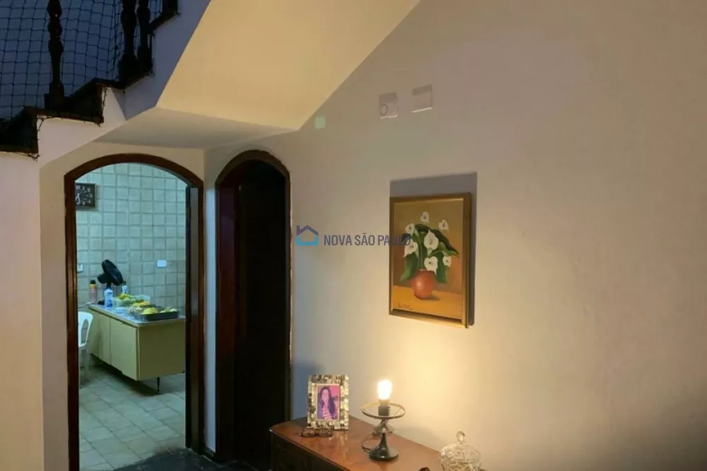 Casa à venda com 3 quartos, 250m² - Foto 1