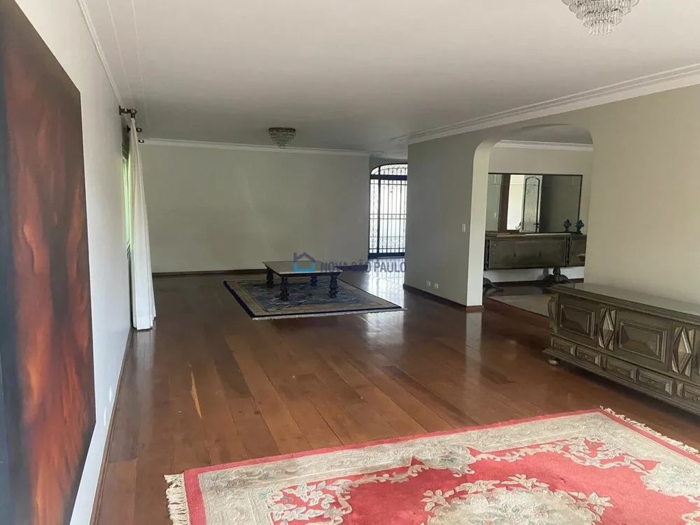 Casa para alugar com 7 quartos, 650m² - Foto 1