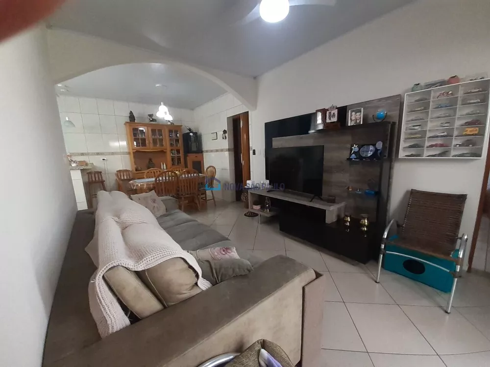 Casa à venda com 2 quartos, 104m² - Foto 1