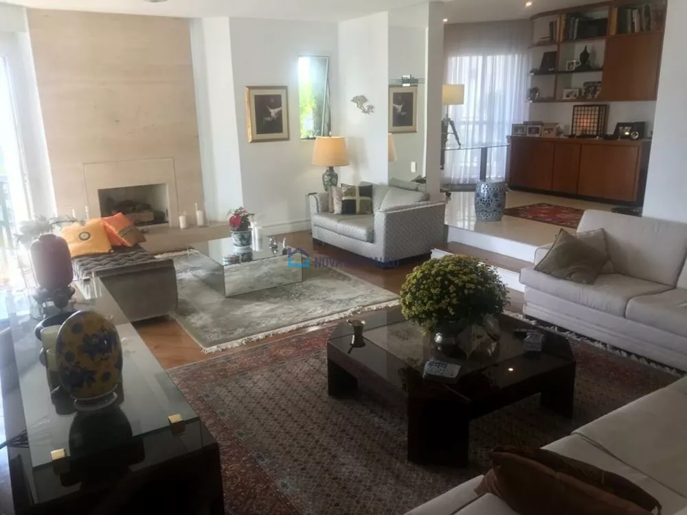 Apartamento à venda com 4 quartos, 230m² - Foto 1