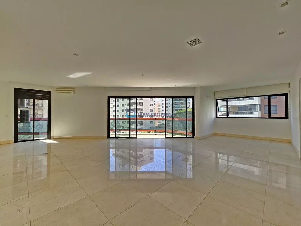 Apartamento à venda com 3 quartos, 202m² - Foto 2