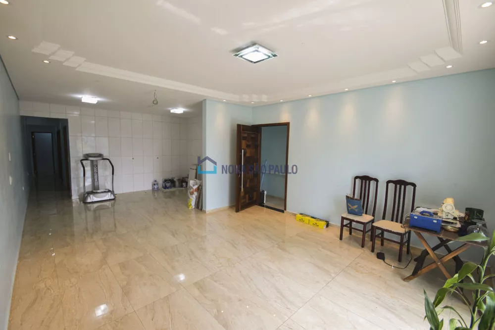 Casa à venda com 7 quartos, 300m² - Foto 1