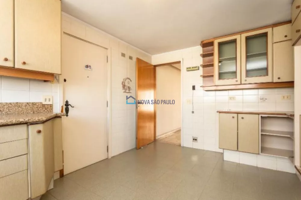 Apartamento para alugar com 3 quartos, 250m² - Foto 8