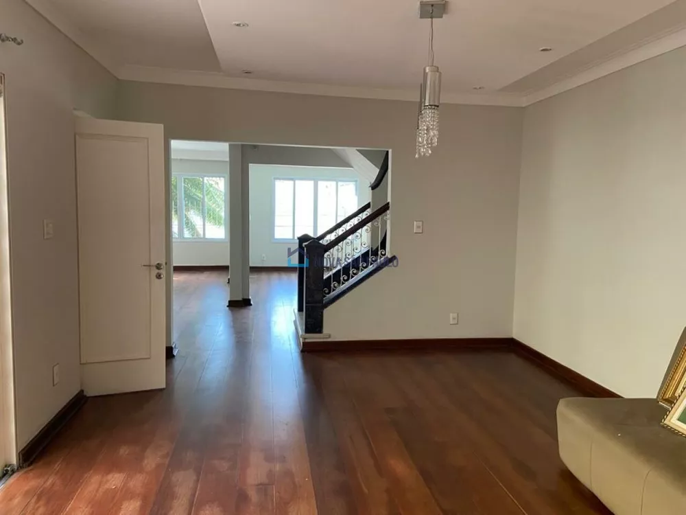 Casa à venda com 3 quartos, 250m² - Foto 2