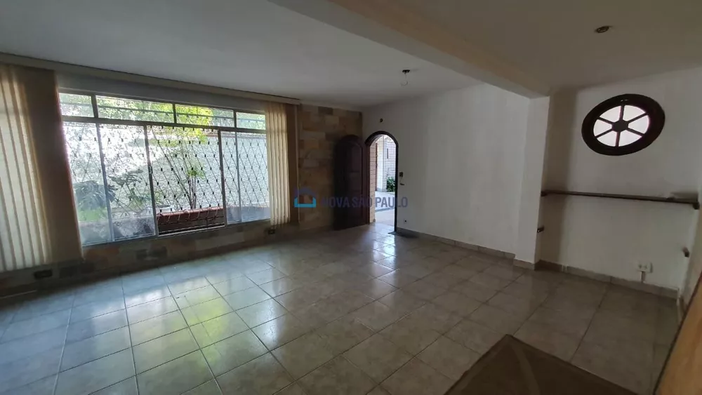 Casa Comercial à venda com 5 quartos, 300m² - Foto 3