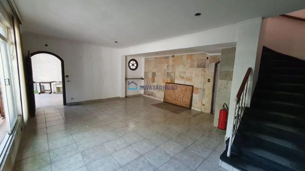 Casa Comercial à venda com 5 quartos, 300m² - Foto 4