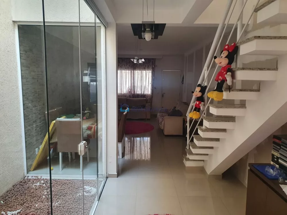 Casa à venda com 3 quartos, 140m² - Foto 2