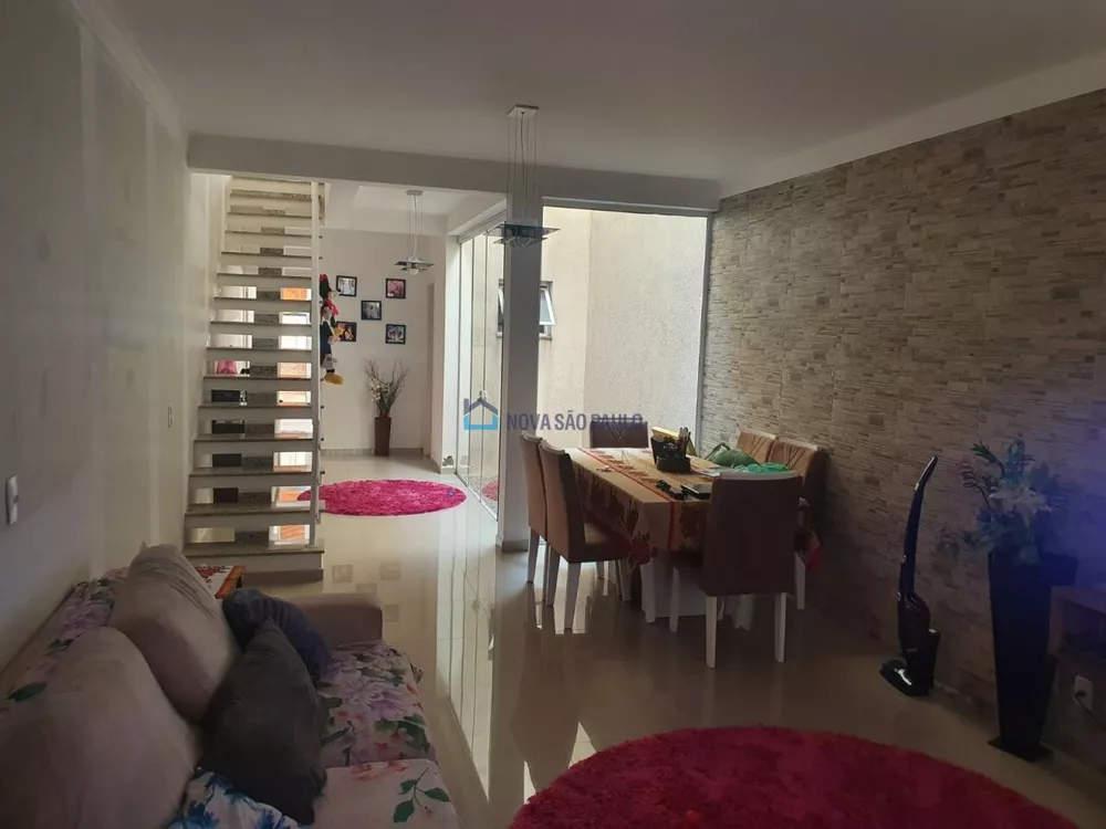 Casa à venda com 3 quartos, 140m² - Foto 1