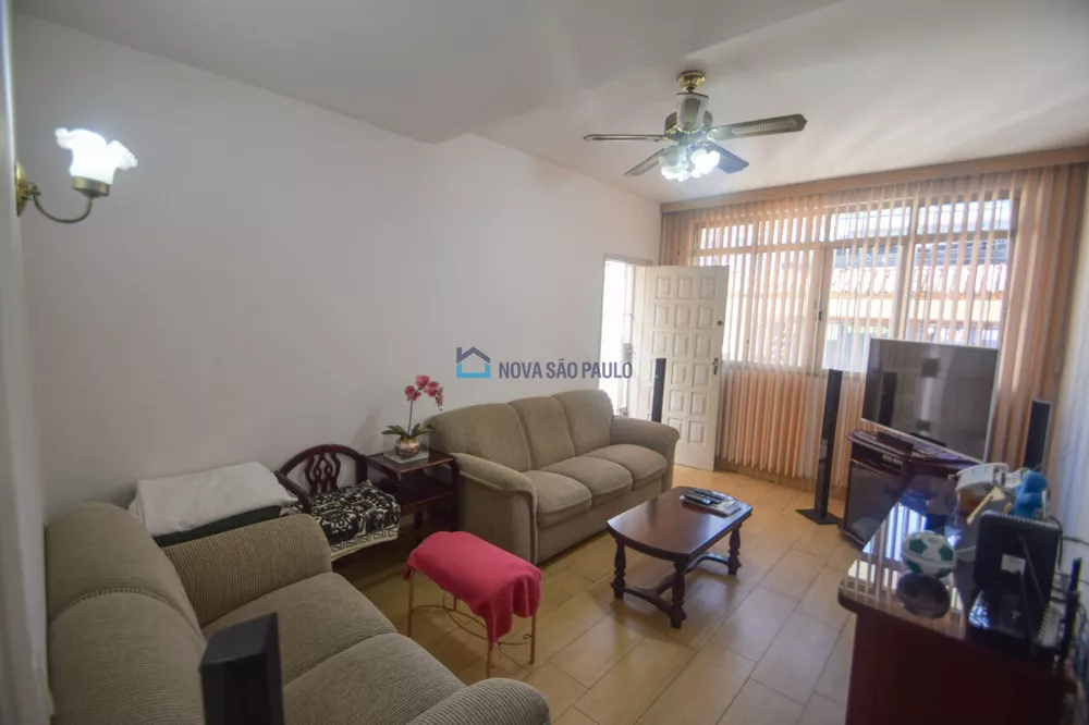 Casa à venda com 3 quartos, 210m² - Foto 2