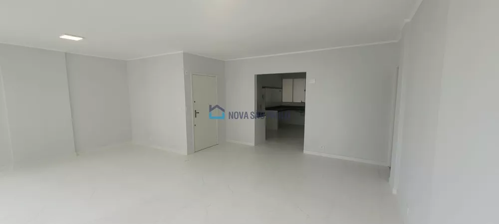 Apartamento à venda com 3 quartos, 165m² - Foto 3