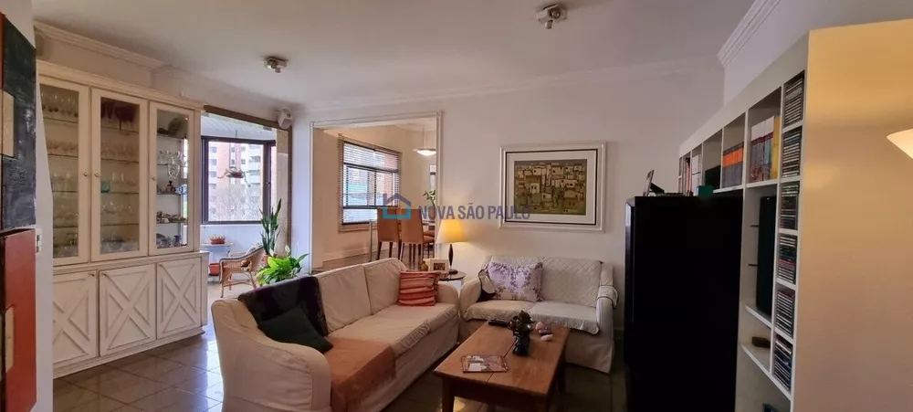 Apartamento à venda com 4 quartos, 220m² - Foto 2