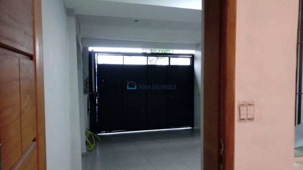 Casa Comercial para alugar com 4 quartos, 237m² - Foto 2