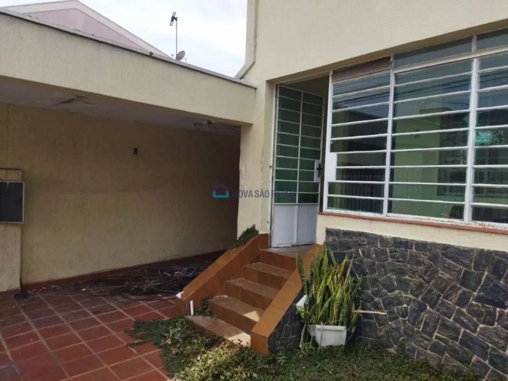 Casa à venda com 4 quartos, 226m² - Foto 1