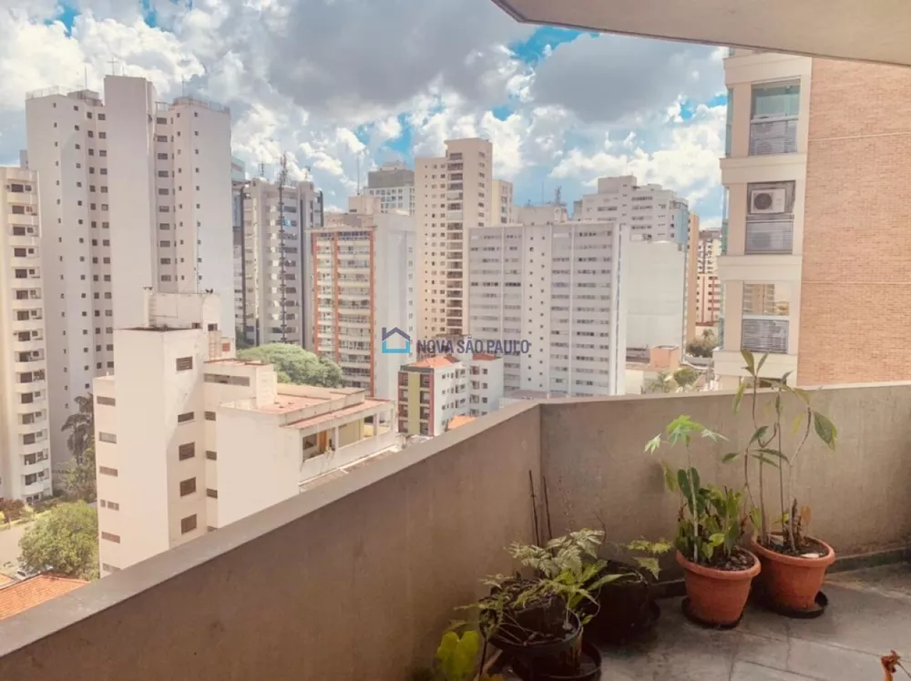 Apartamento à venda com 3 quartos, 200m² - Foto 2