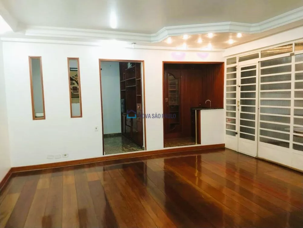 Casa à venda com 3 quartos, 196m² - Foto 1