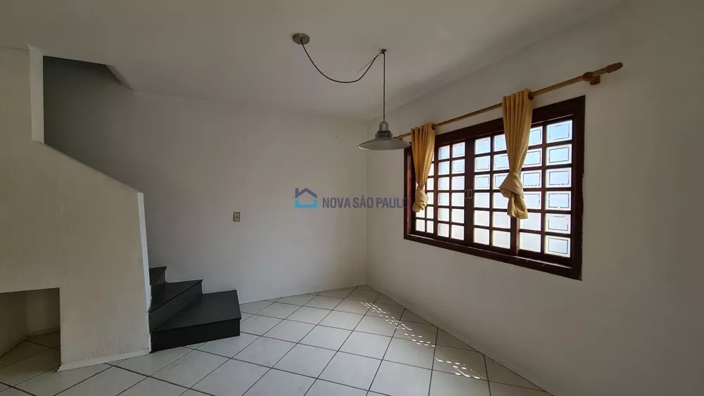 Casa à venda com 3 quartos, 153m² - Foto 1