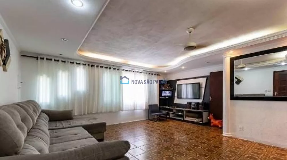 Casa à venda com 3 quartos, 220m² - Foto 1