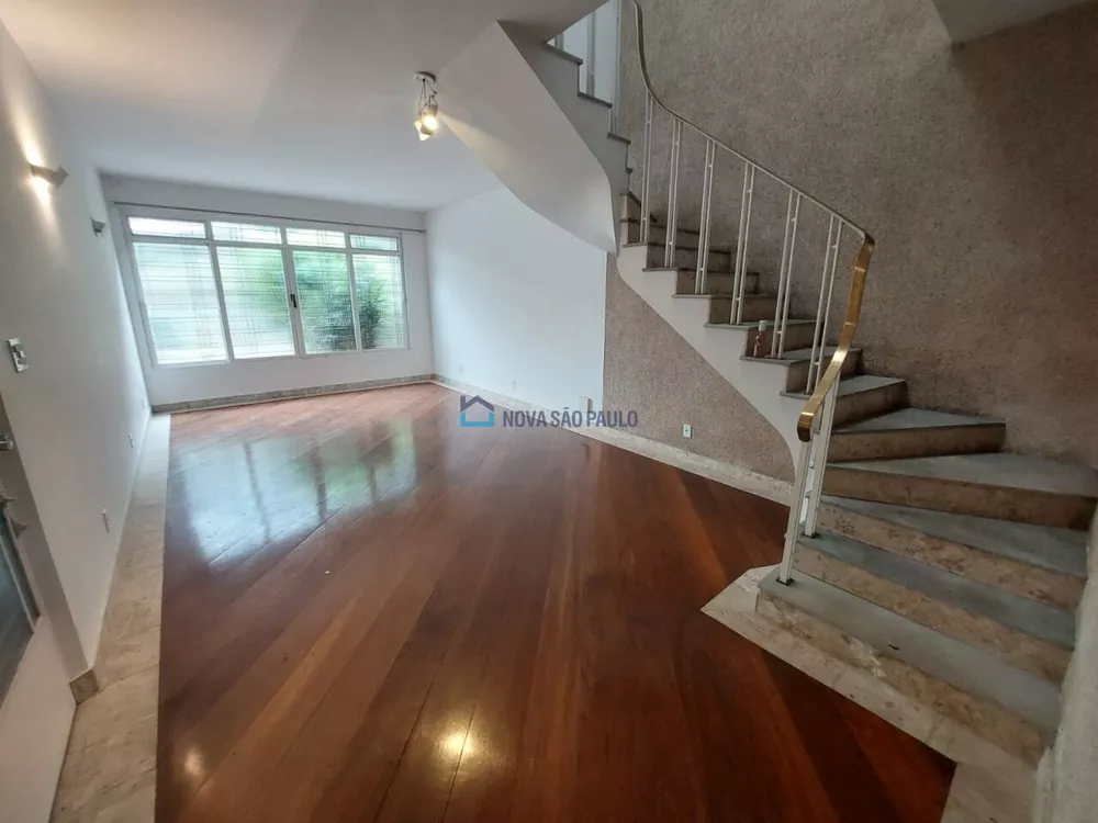 Casa à venda com 3 quartos, 140m² - Foto 1