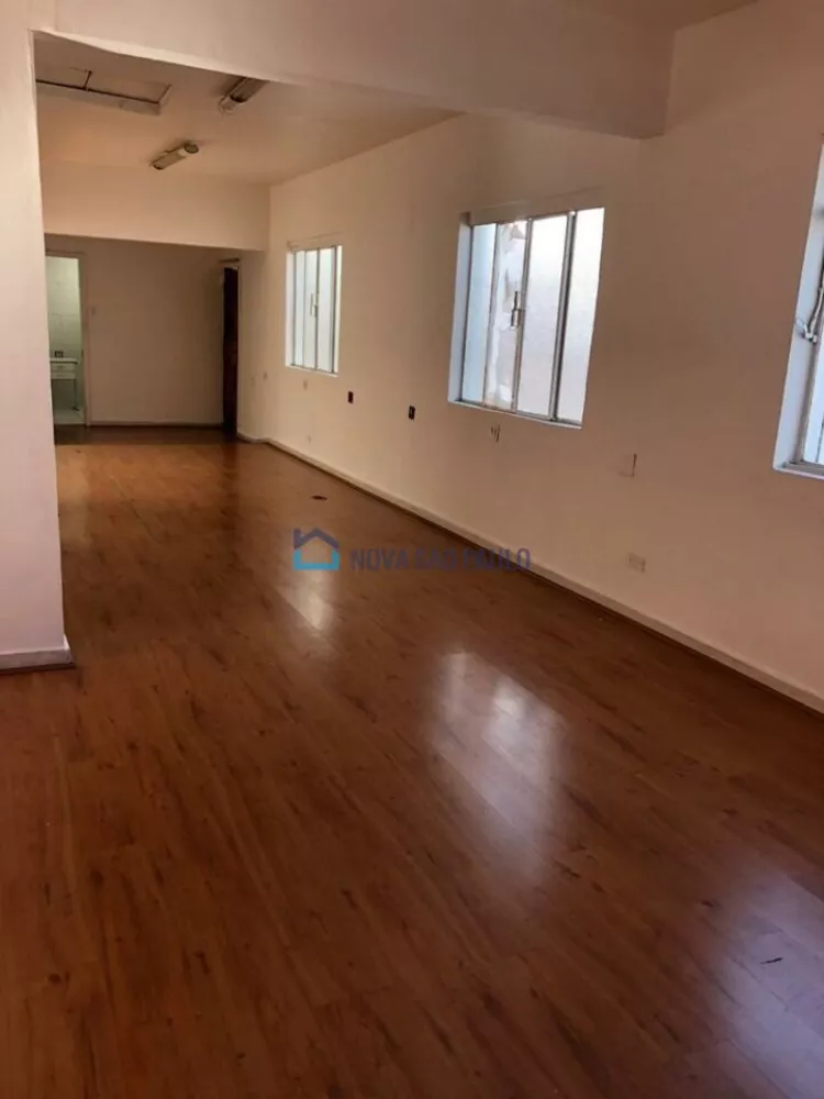 Casa para alugar com 4 quartos, 241m² - Foto 1