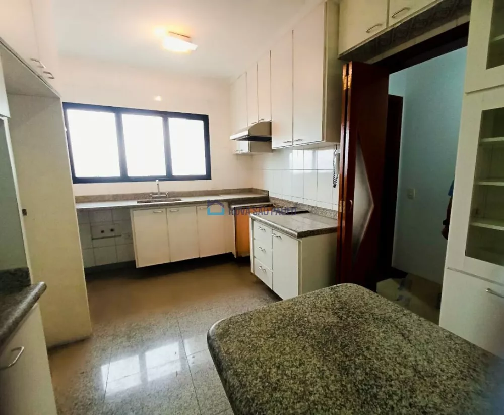 Apartamento à venda com 3 quartos, 230m² - Foto 7