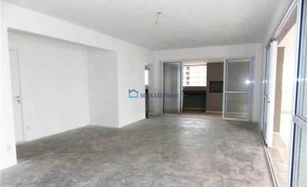 Apartamento à venda com 4 quartos, 241m² - Foto 1