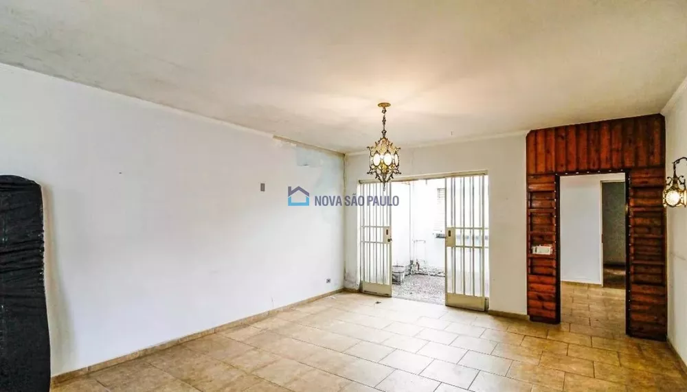 Casa à venda com 3 quartos, 210m² - Foto 1