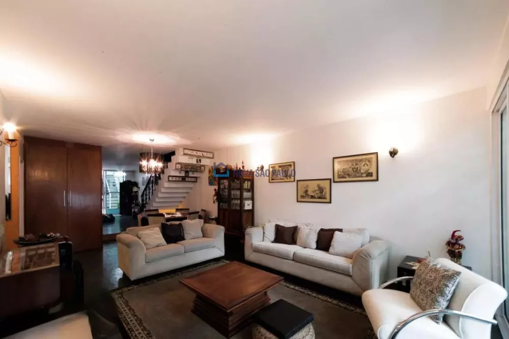 Casa à venda com 3 quartos, 240m² - Foto 3