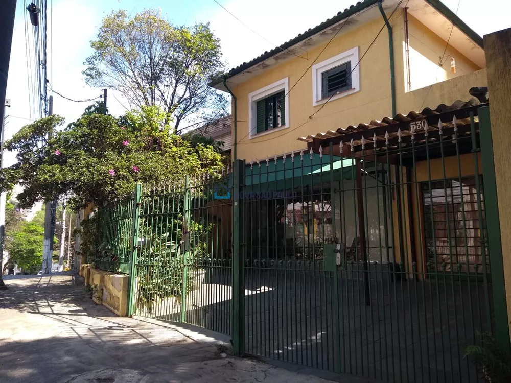 Casa à venda com 4 quartos, 240m² - Foto 1