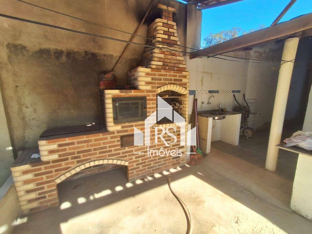 Casa à venda com 2 quartos, 70m² - Foto 1