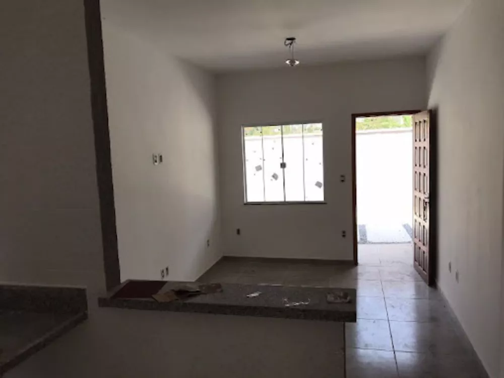 Casa à venda com 2 quartos, 72m² - Foto 2