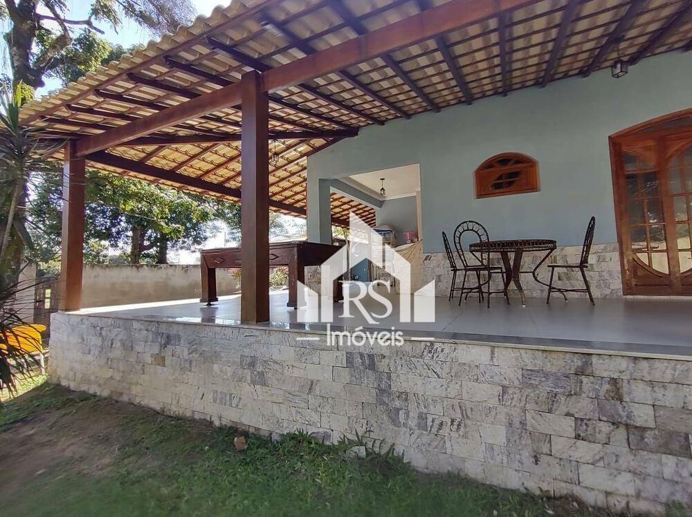 Casa à venda com 4 quartos, 302m² - Foto 1